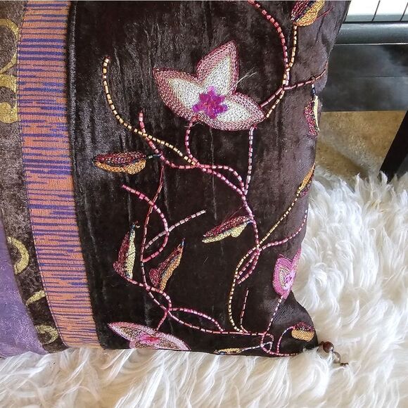 BEAUTIFUL HAND EMBROIDERED PILLOW - Picture 3 of 5